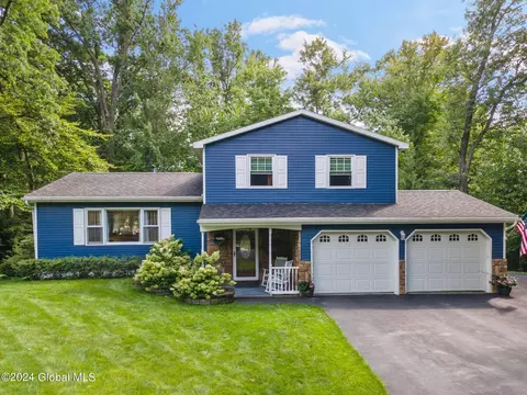 2 Canterbury Ct, Albany, NY 12205