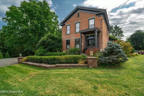 104 Brook Rd, Saratoga Springs, NY 12866