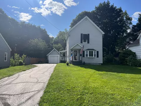19 York St, Gloversville, NY 12078
