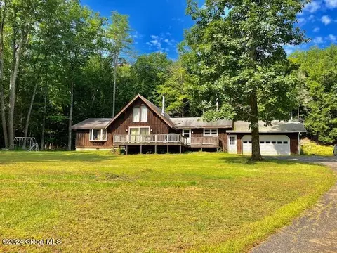 122 Jenni Jill Dr, Warrensburg, NY 12885