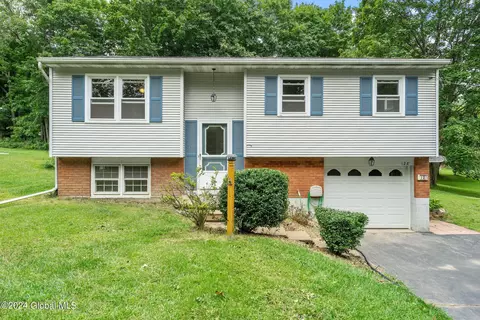 128 Elliot Rd, East Greenbush, NY 12061