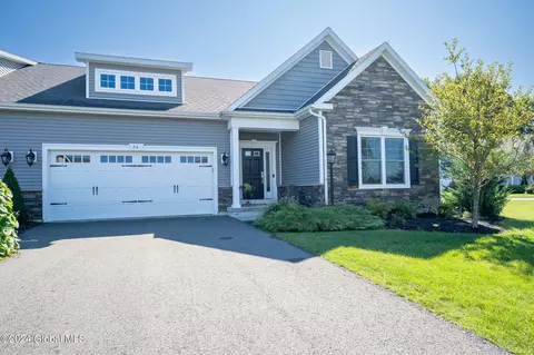 24 David Dr, Glenmont, NY 12077