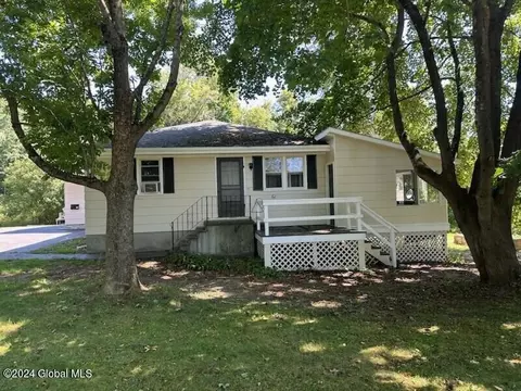 3 Prospect St, Greenwich, NY 12834