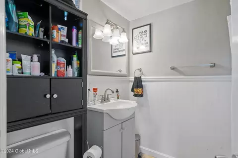 Bath - 1222 Cullen Ave, Schenectady, NY 12309 photo 1 of 2