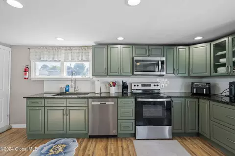 Kitchen - 1222 Cullen Ave, Schenectady, NY 12309 photo 3 of 4