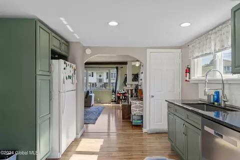 Entry Way - 1222 Cullen Ave, Schenectady, NY 12309 photo 3 of 4
