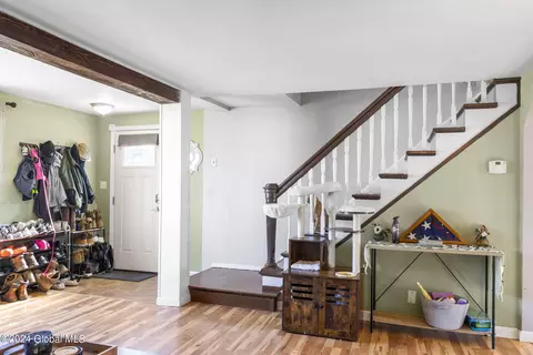 Entry Way - 1222 Cullen Ave, Schenectady, NY 12309 photo 2 of 4