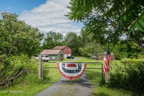 5390 Jockey St, Galway, NY 12074