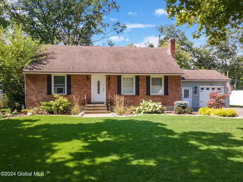 22 Merritt Dr, Schenectady, NY 12306