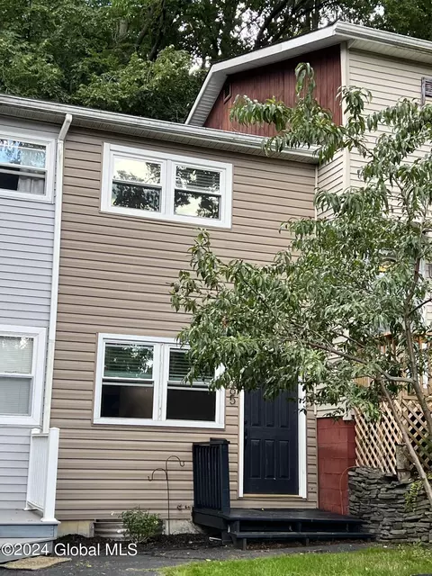 65 Ives Ct, Troy, NY 12182