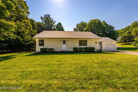 6 Fletcher Rd, West Sand Lake, NY 12196