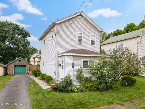 27 Railroad Ave, Ravena, NY 12143