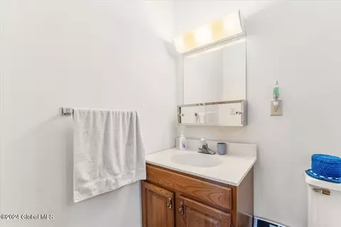4 Ives Ct, Schenectady, NY 12309 photo 8