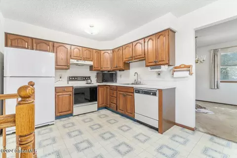 4 Ives Ct, Schenectady, NY 12309 photo 12