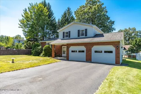 4 Ives Ct, Schenectady, NY 12309 photo 2