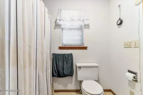 4 Ives Ct, Schenectady, NY 12309 photo 24