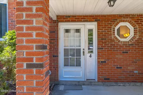 4 Ives Ct, Schenectady, NY 12309 photo 5