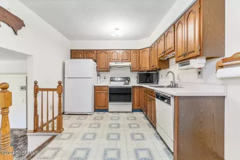 4 Ives Ct, Schenectady, NY 12309 photo 13