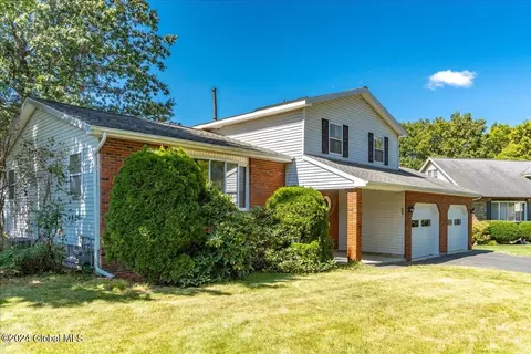 4 Ives Ct, Schenectady, NY 12309 photo 4
