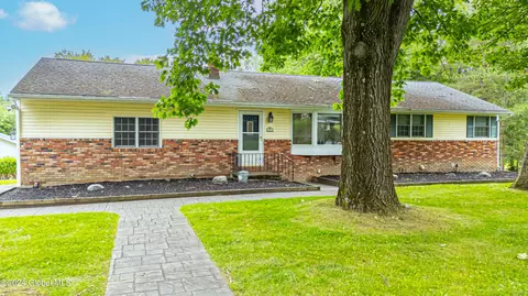 1 Tamarac Dr, Wynantskill, NY 12198