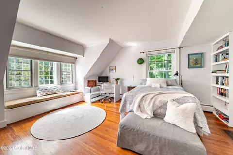 Bedroom - 1065 Avon Rd, Schenectady, NY 12308 photo 2 of 8