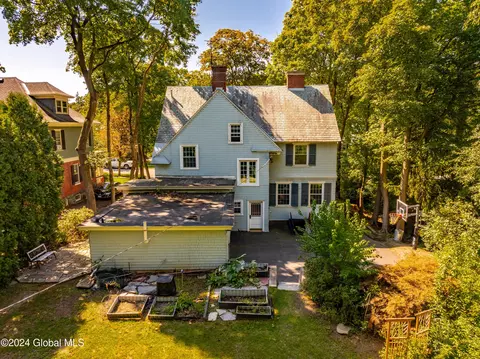 Exterior - 1065 Avon Rd, Schenectady, NY 12308 photo 9 of 11