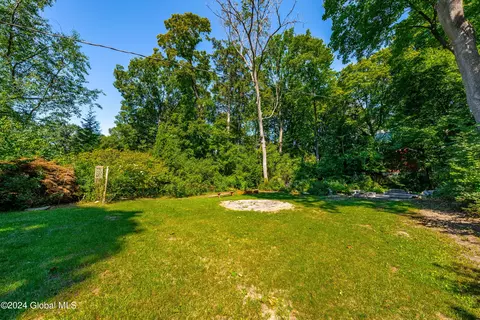 Exterior - 1065 Avon Rd, Schenectady, NY 12308 photo 7 of 11