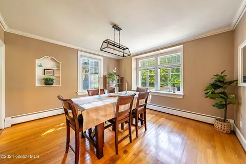 Dining - 1065 Avon Rd, Schenectady, NY 12308 photo 3 of 4