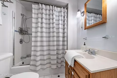 Bath - 1065 Avon Rd, Schenectady, NY 12308 photo 4 of 5