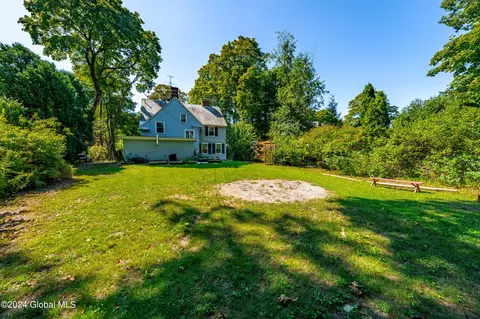 Exterior - 1065 Avon Rd, Schenectady, NY 12308 photo 5 of 11
