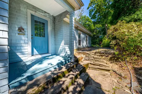 Exterior - 1065 Avon Rd, Schenectady, NY 12308 photo 3 of 11