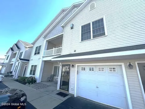 102 N Ridge Ests, Troy, NY 12182