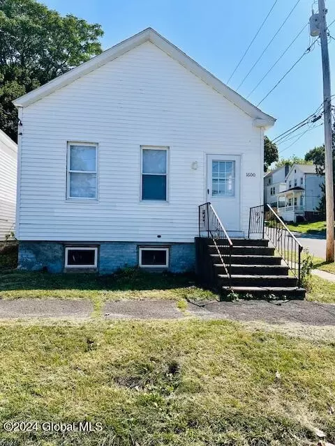 1600 2nd St, Rensselaer, NY 12144