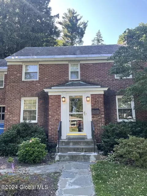 27 Cambridge Rd, Albany, NY 12203