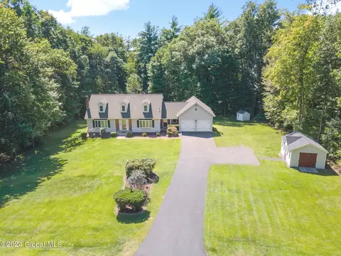 74 Knollwood Dr, Valatie, NY 12184