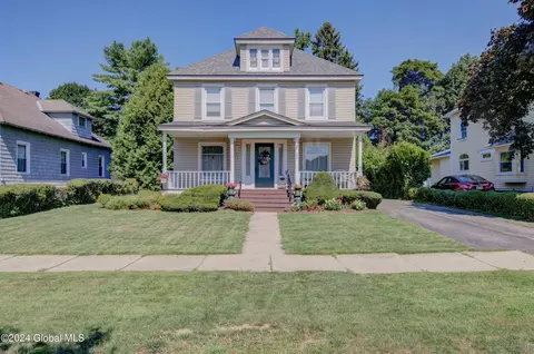 33 N Park Dr, Gloversville, NY 12078