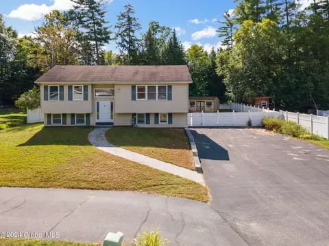 17 Karen St, Warrensburg, NY 12885