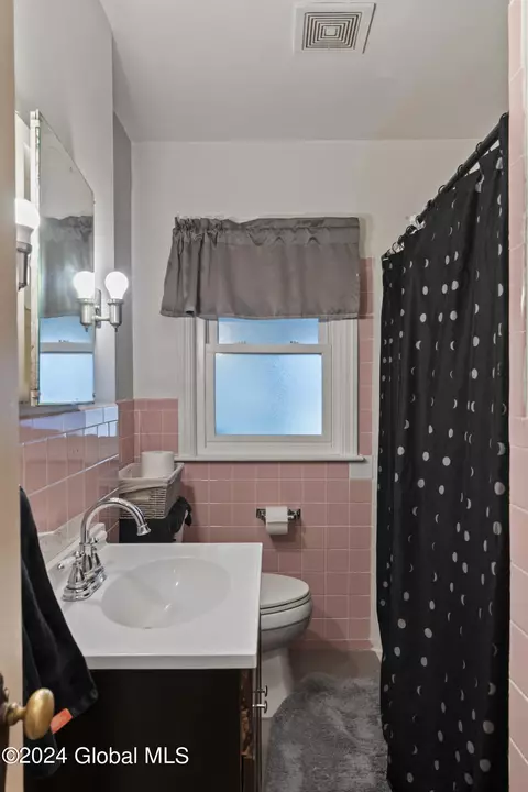 Bath - 18 Sanford St, Schenectady, NY 12304 photo 1 of 1