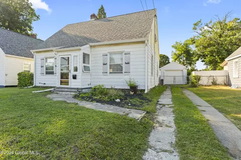 18 Sanford St, Schenectady, NY 12304