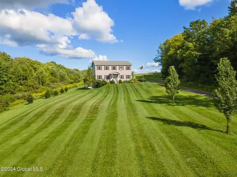 238 Mickle Rd, Sprakers, NY 12166