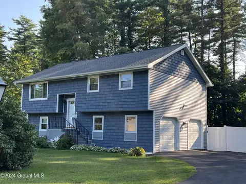 30 Penny Royal Rd, Malta, NY 12020