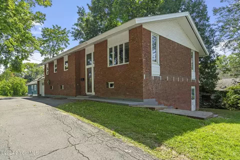33-37 Winnie St, Albany, NY 12208