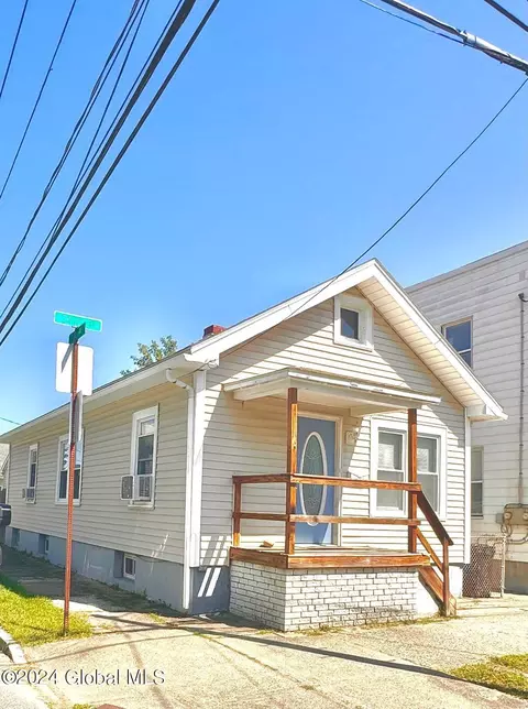 621 24th St, Watervliet, NY 12189
