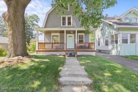 1820 Hamburg St, Schenectady, NY 12304