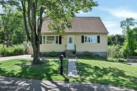 14 Wanzer Ave, Rensselaer, NY 12144