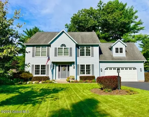 2 Sherwood Trl, Saratoga Springs, NY 12866