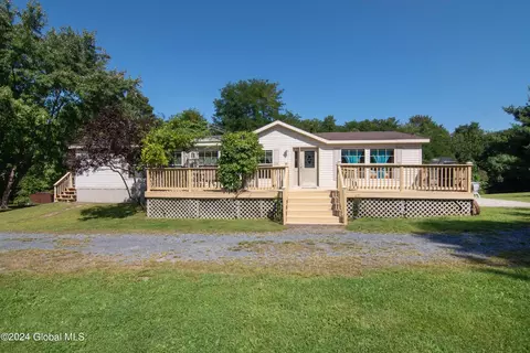 121 Finley Rd, Ballston Spa, NY 12020