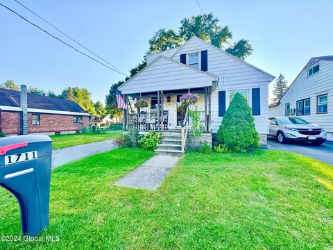 1711 Suffolk Ave, Schenectady, NY 12303