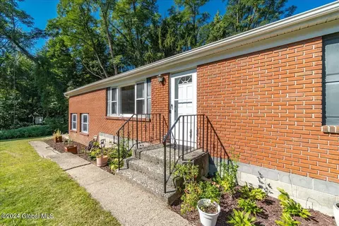 6 Gilmore Ter, Schenectady, NY 12303