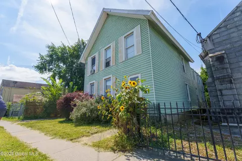 907 River St, Troy, NY 12180